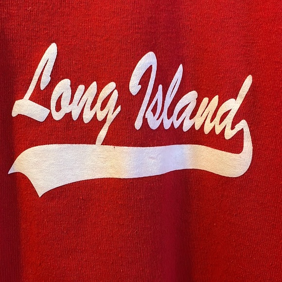 Wilson Long Island #17 Unisex Gorgeous Red Tee Shirt Sz. XL - Picture 4 of 7